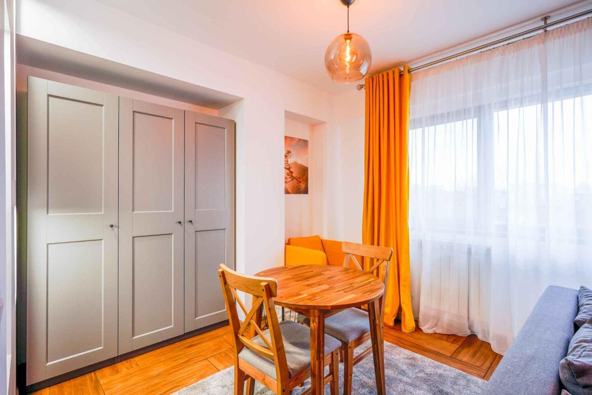 Yellow Cozy * Iasi